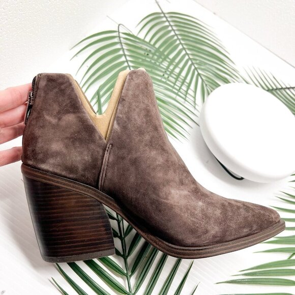Vince Camuto Gigietta Brown Suede Back Zip Chelsea Booties Size 8.5M NWOB - Picture 9 of 10